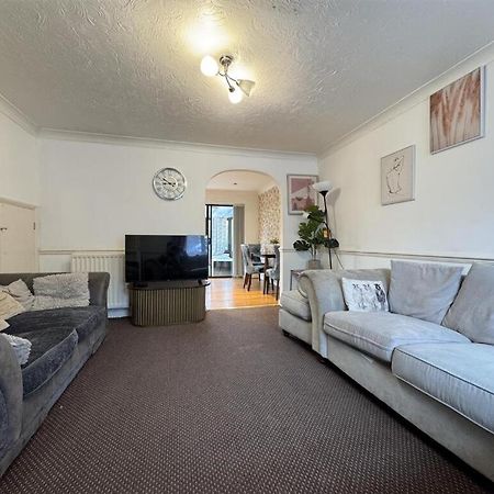 Clove, 3-4 Bed House With Garden, Free Parking, Sleeps 9 In Grays & Chafford Hundred Stifford Eksteriør bilde