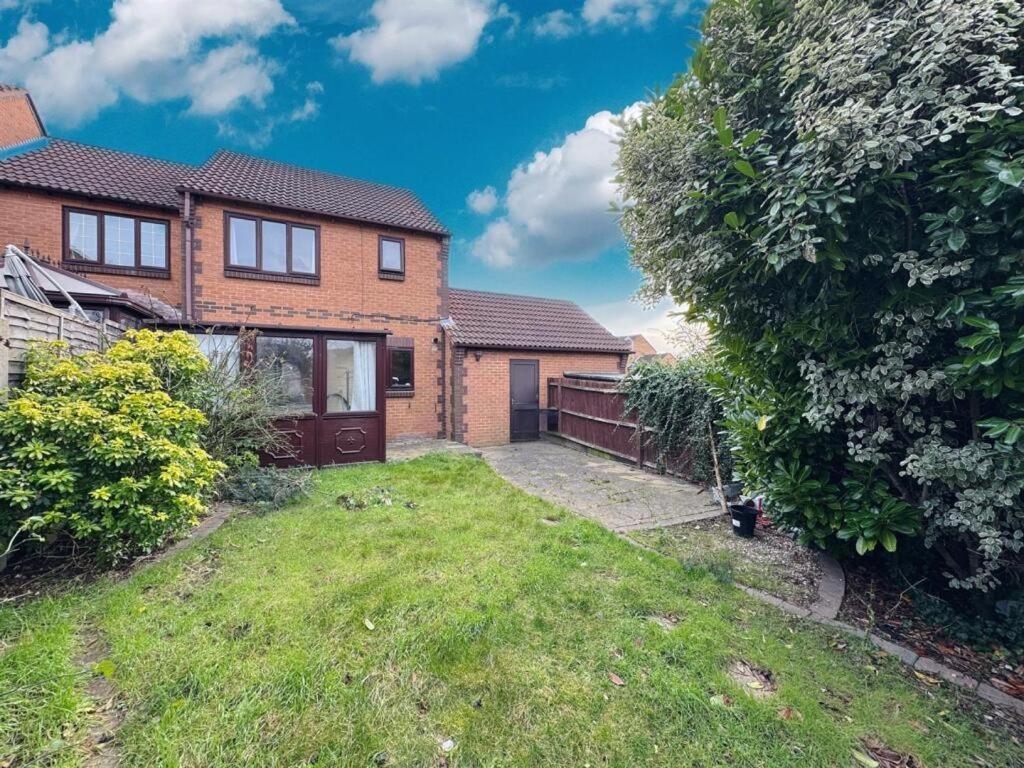 Clove, 3-4 Bed House With Garden, Free Parking, Sleeps 9 In Grays & Chafford Hundred Stifford Eksteriør bilde