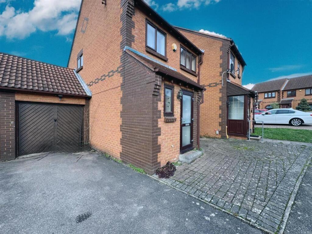 Clove, 3-4 Bed House With Garden, Free Parking, Sleeps 9 In Grays & Chafford Hundred Stifford Eksteriør bilde