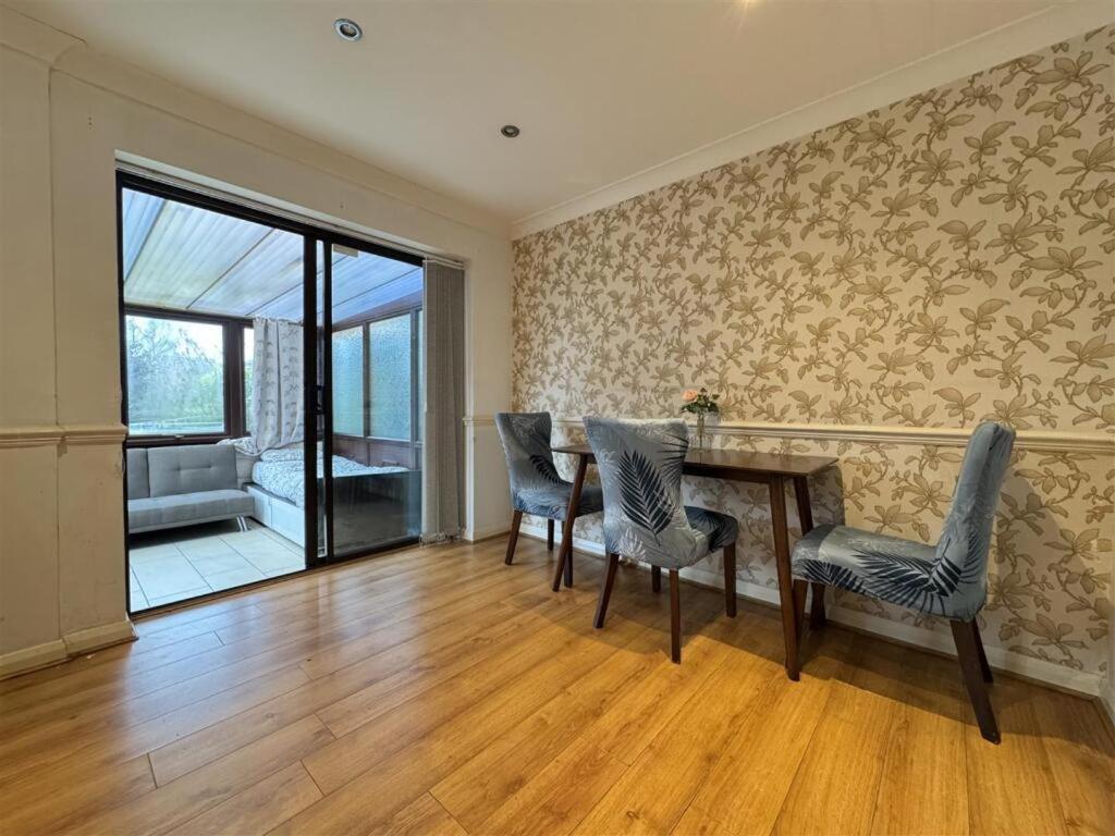 Clove, 3-4 Bed House With Garden, Free Parking, Sleeps 9 In Grays & Chafford Hundred Stifford Eksteriør bilde
