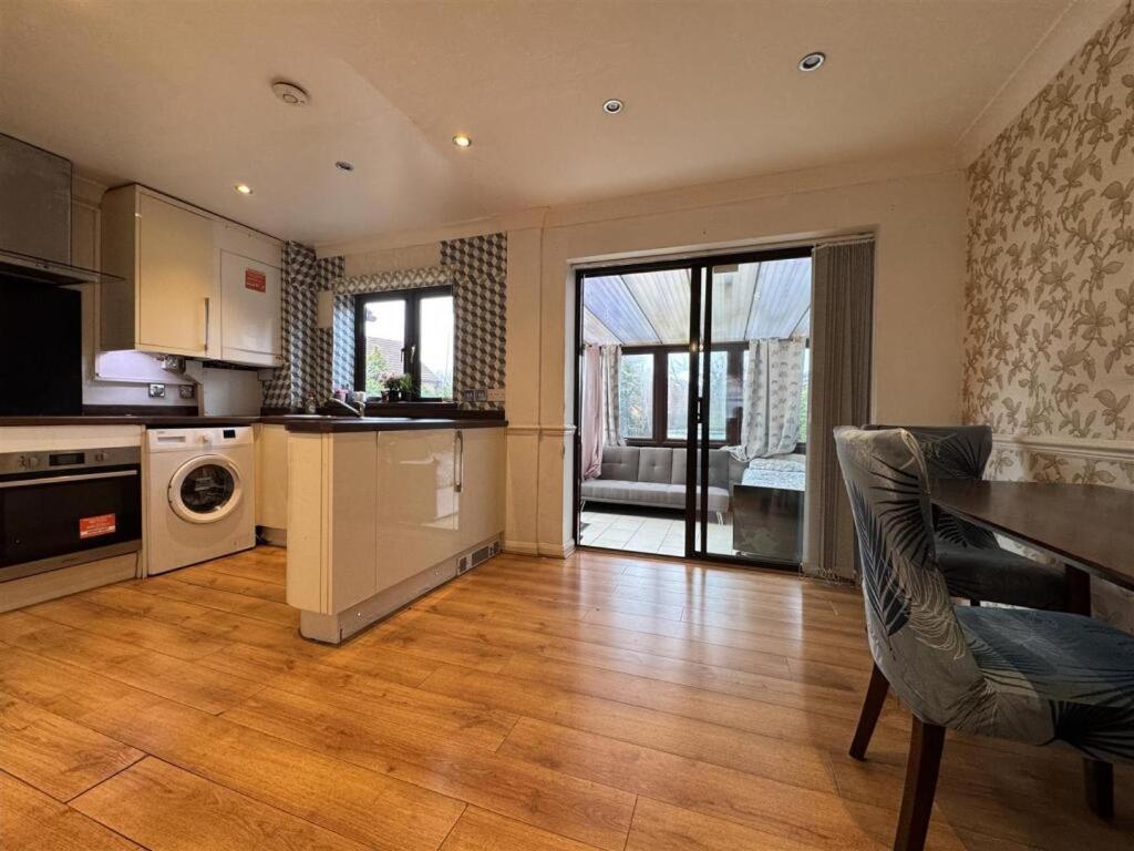 Clove, 3-4 Bed House With Garden, Free Parking, Sleeps 9 In Grays & Chafford Hundred Stifford Eksteriør bilde
