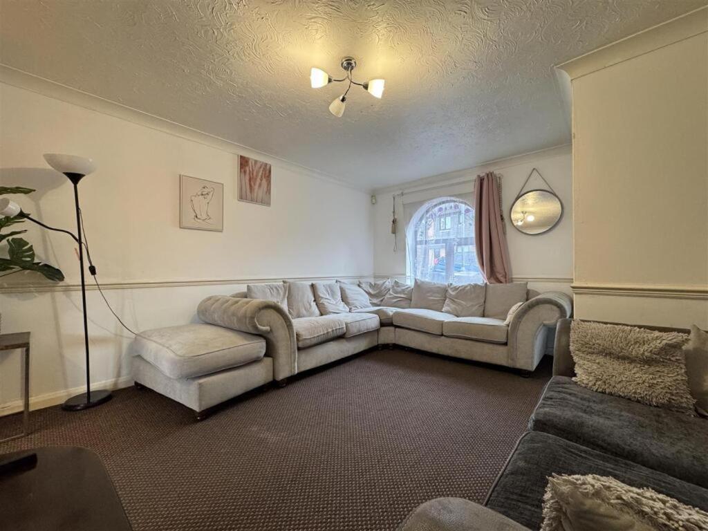 Clove, 3-4 Bed House With Garden, Free Parking, Sleeps 9 In Grays & Chafford Hundred Stifford Eksteriør bilde