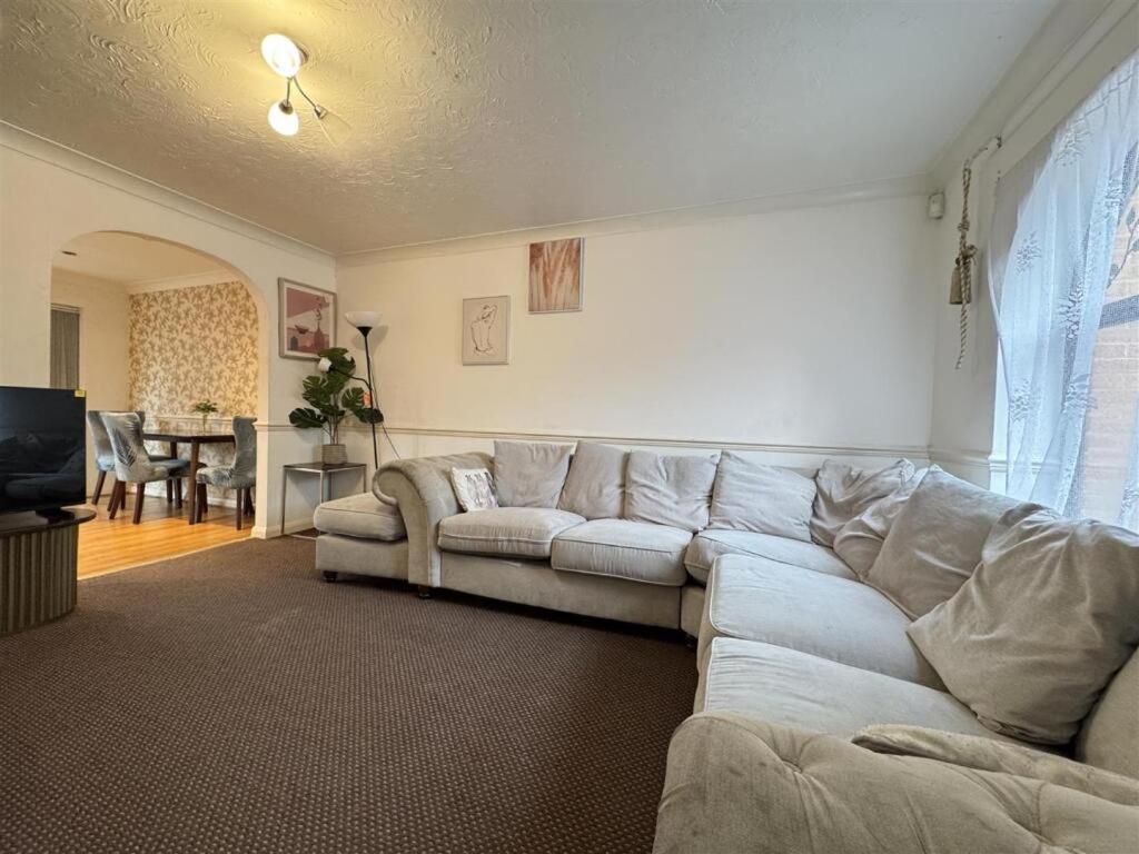 Clove, 3-4 Bed House With Garden, Free Parking, Sleeps 9 In Grays & Chafford Hundred Stifford Eksteriør bilde