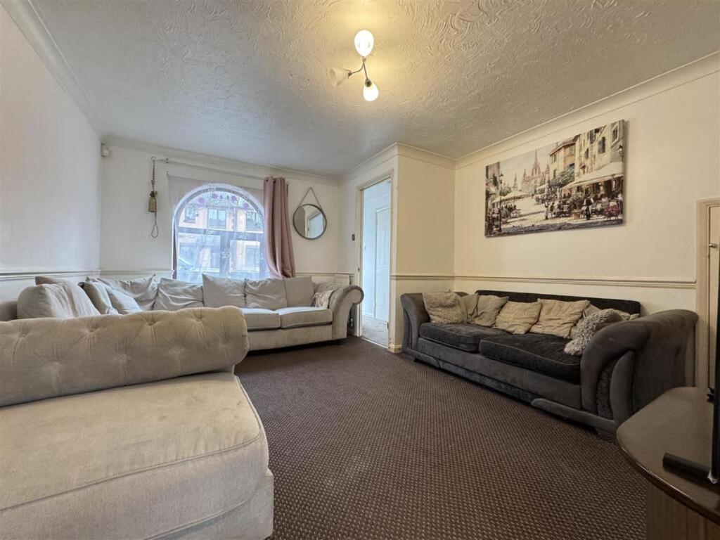 Clove, 3-4 Bed House With Garden, Free Parking, Sleeps 9 In Grays & Chafford Hundred Stifford Eksteriør bilde