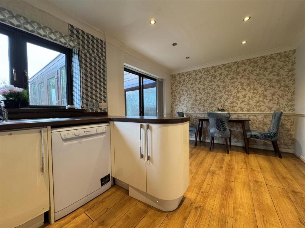 Clove, 3-4 Bed House With Garden, Free Parking, Sleeps 9 In Grays & Chafford Hundred Stifford Eksteriør bilde